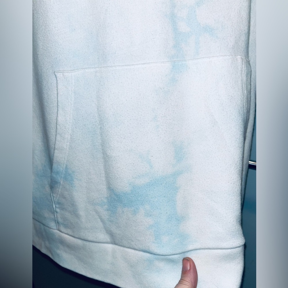 Victoria's Secret PINK          V-neck Blue and White Tie-Dye Hoodie - Picture 6 of 7
